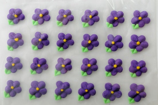 24 Icing Flowers with Leaves (purple)